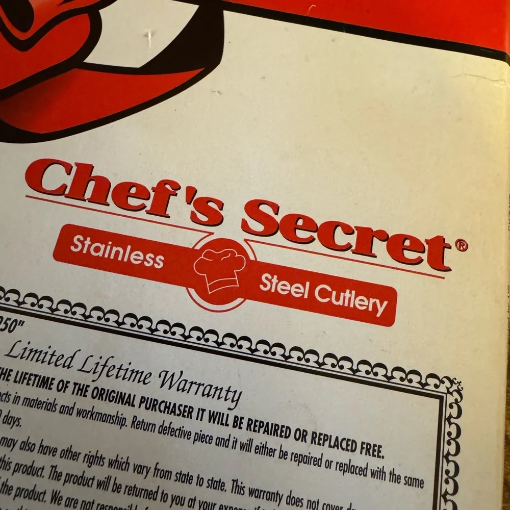 New in box Chef’s Secret Stainless Steel Cutlery Black Steak Knife Set of 8